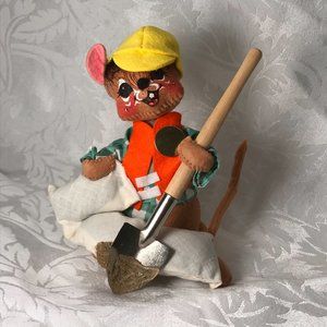 Mississippi Flood Levee Mouse